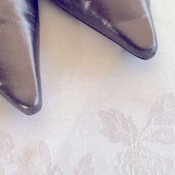 Salvatore Ferragamo 8-1/2 M Slingback Pewter Heels. Pointed toe. - Picture 7 of 7